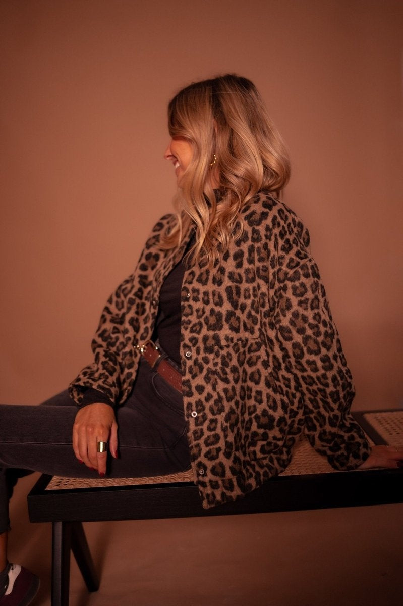 Amy™ | Chaqueta acolchada oversize de leopardo con botones