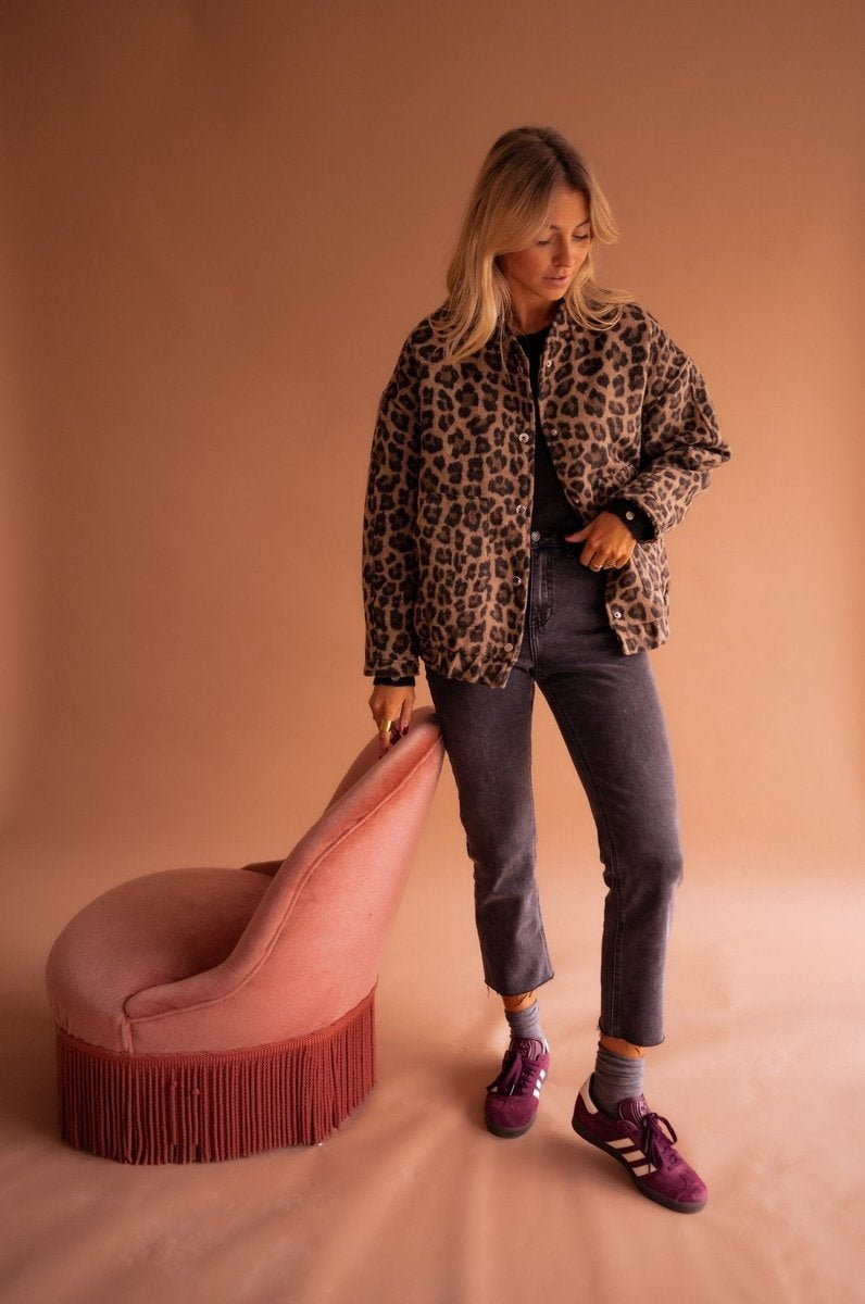 Amy™ | Chaqueta acolchada oversize de leopardo con botones