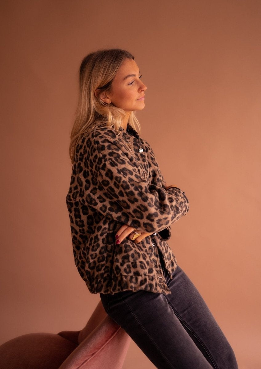 Amy™ | Chaqueta acolchada oversize de leopardo con botones
