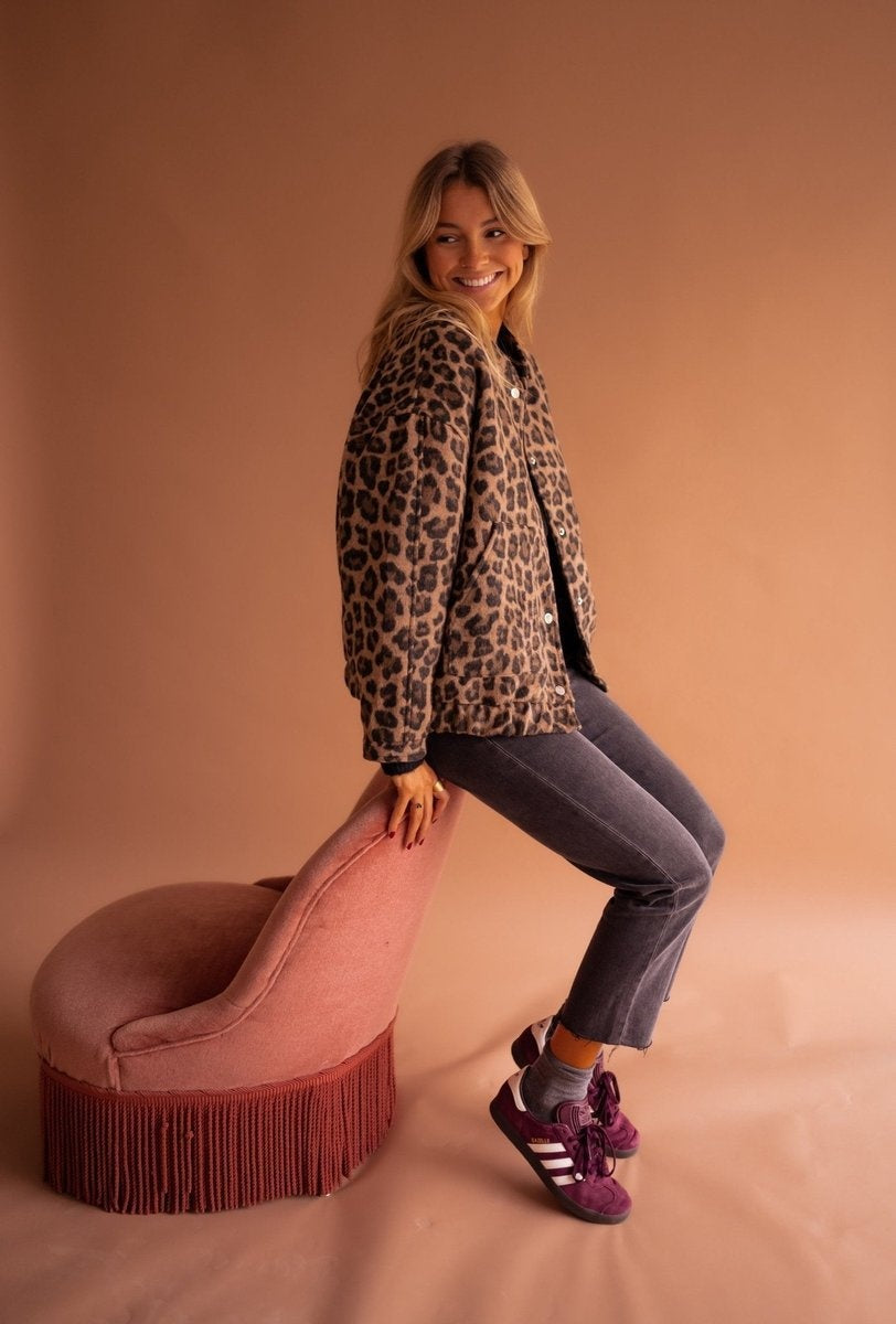 Amy™ | Chaqueta acolchada oversize de leopardo con botones