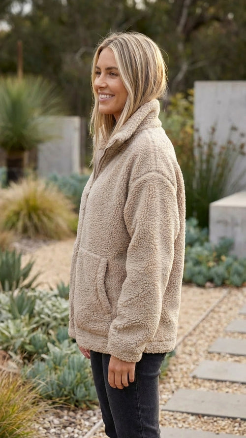 Addison™ | Chaqueta sherpa oversize con cremallera y cuello alto