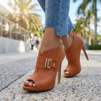 Ellie™ | Stilettos peep toe con tacón de aguja y hebilla