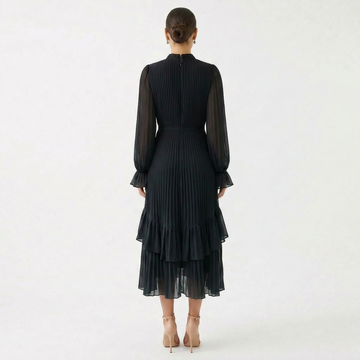 Gabriella™ | Vestido midi plisado con volantes y cuello alto