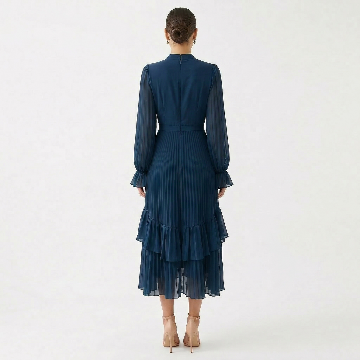 Gabriella™ | Vestido midi plisado con volantes y cuello alto