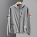 Travis™ | Chaqueta varsity con capucha y rayas en las mangas