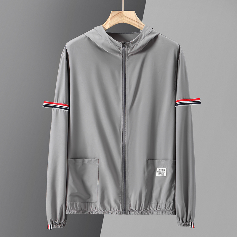 Travis™ | Chaqueta varsity con capucha y rayas en las mangas