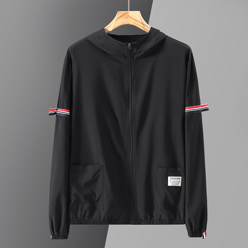 Travis™ | Chaqueta varsity con capucha y rayas en las mangas