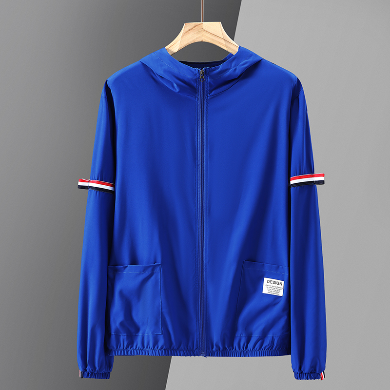 Travis™ | Chaqueta varsity con capucha y rayas en las mangas