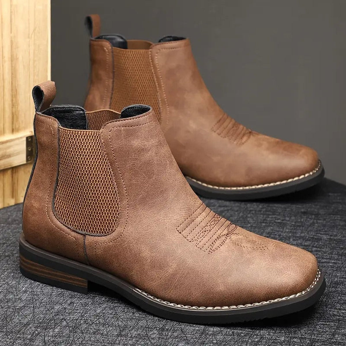 Connor™ | Botas Chelsea de piel sintética con suela de tacón