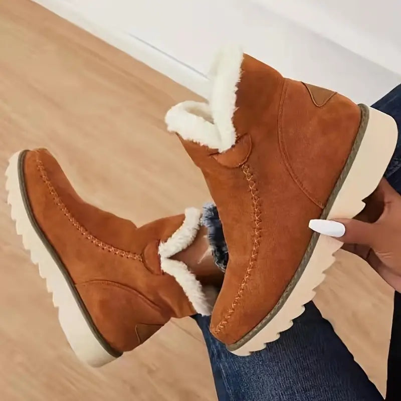 Alexa™ | Botas de invierno de ante con plataforma y forro de pelo