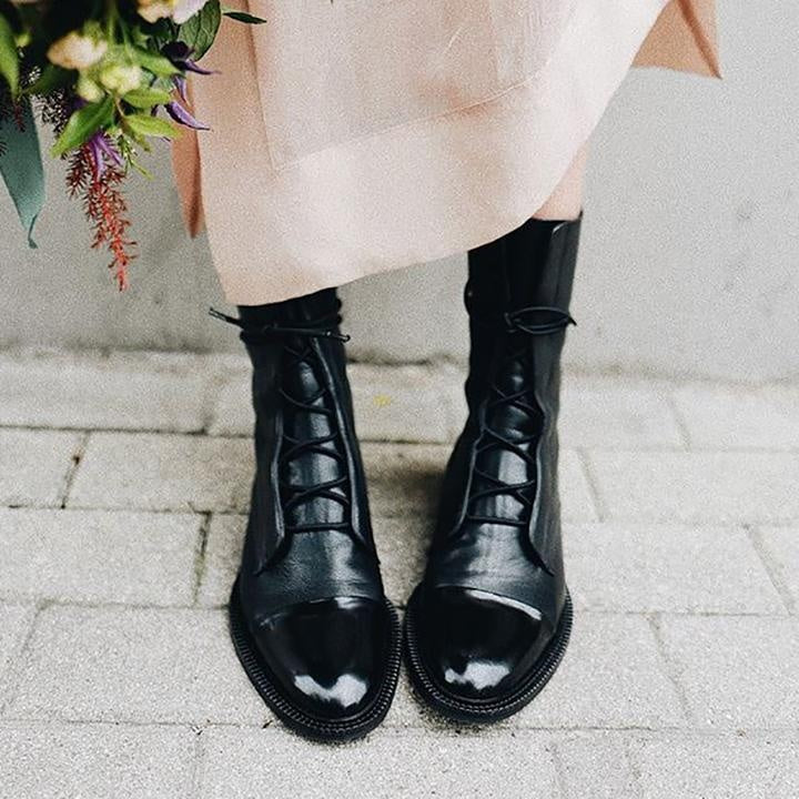 Sloane™ | Botines planos de piel con cordones