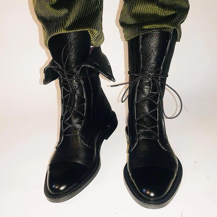 Sloane™ | Botines planos de piel con cordones