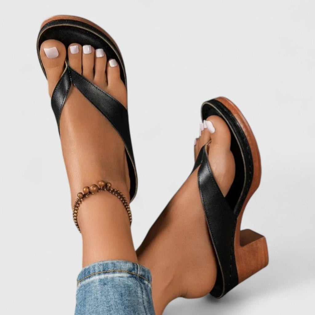 Andrea™ | Sandalias de dedo con tacón ancho