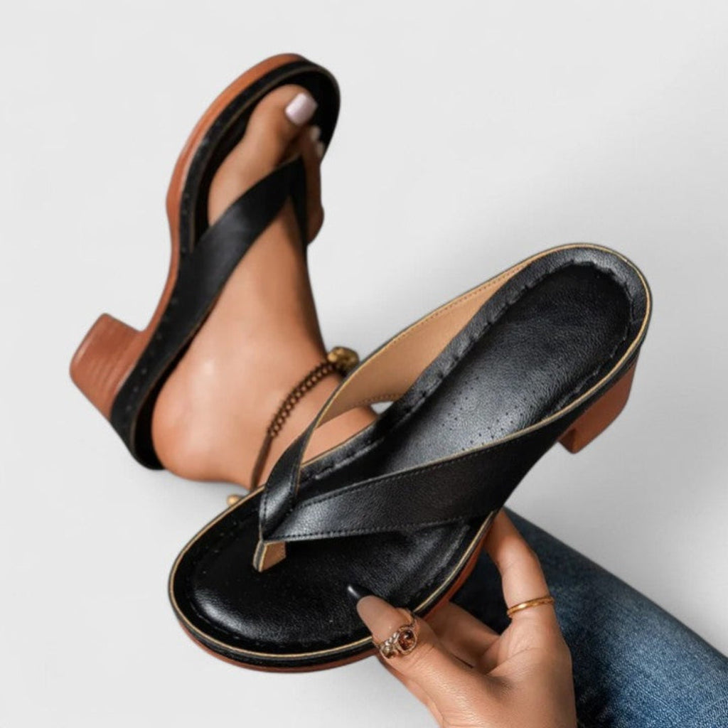 Andrea™ | Sandalias de dedo con tacón ancho