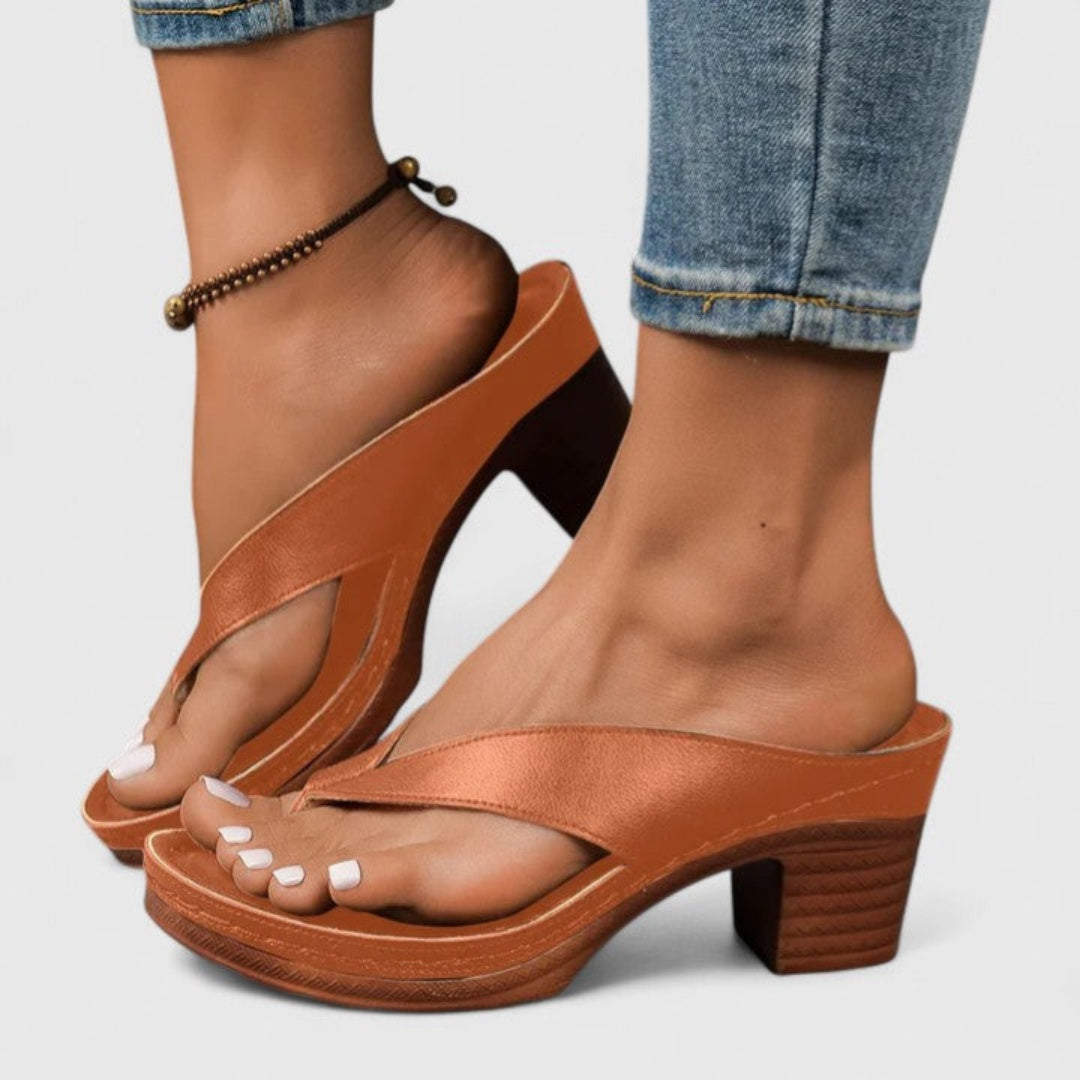Andrea™ | Sandalias de dedo con tacón ancho