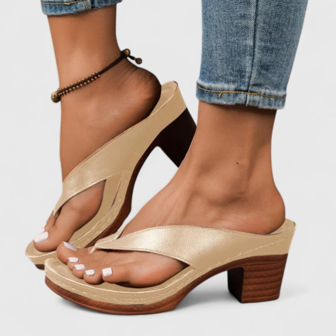 Andrea™ | Sandalias de dedo con tacón ancho