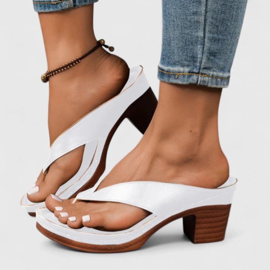 Andrea™ | Sandalias de dedo con tacón ancho