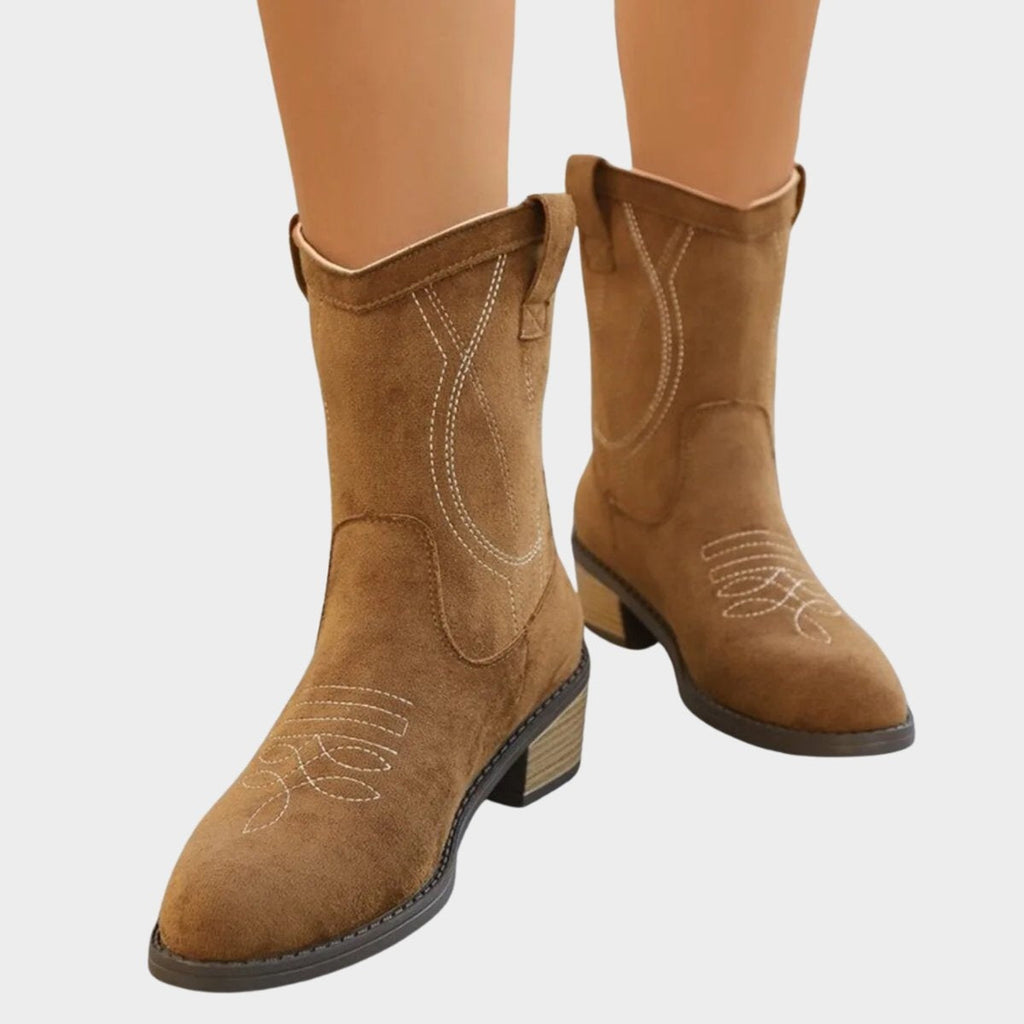 Vanessa™ | Botines camperos de ante con bordados y tacón ancho