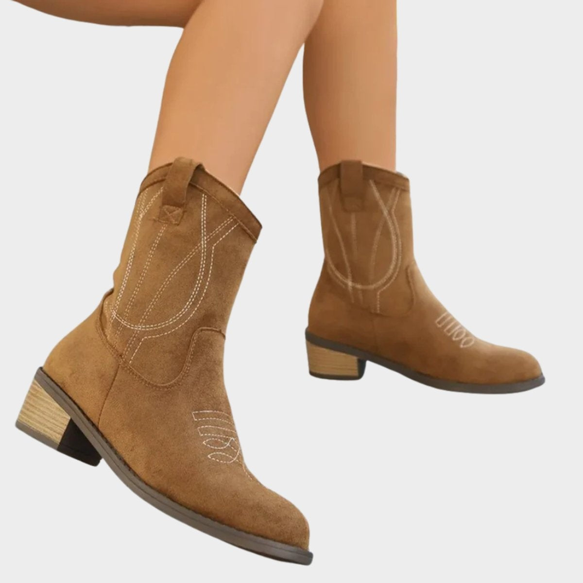 Vanessa™ | Botines camperos de ante con bordados y tacón ancho