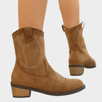 Vanessa™ | Botines camperos de ante con bordados y tacón ancho