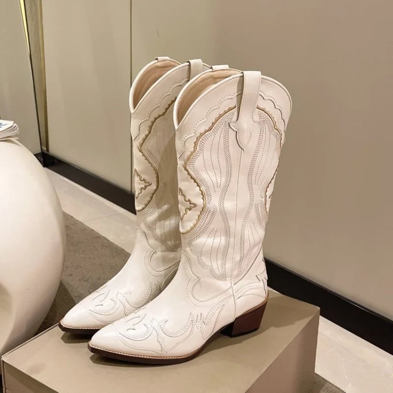 Adriana™ | Botas camperas altas bordadas con tacón cuadrado