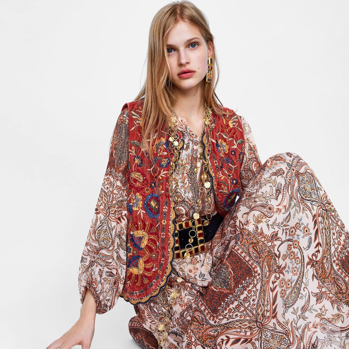 Abigail™ | Chaleco largo boho con estampado paisley y cuello de pico