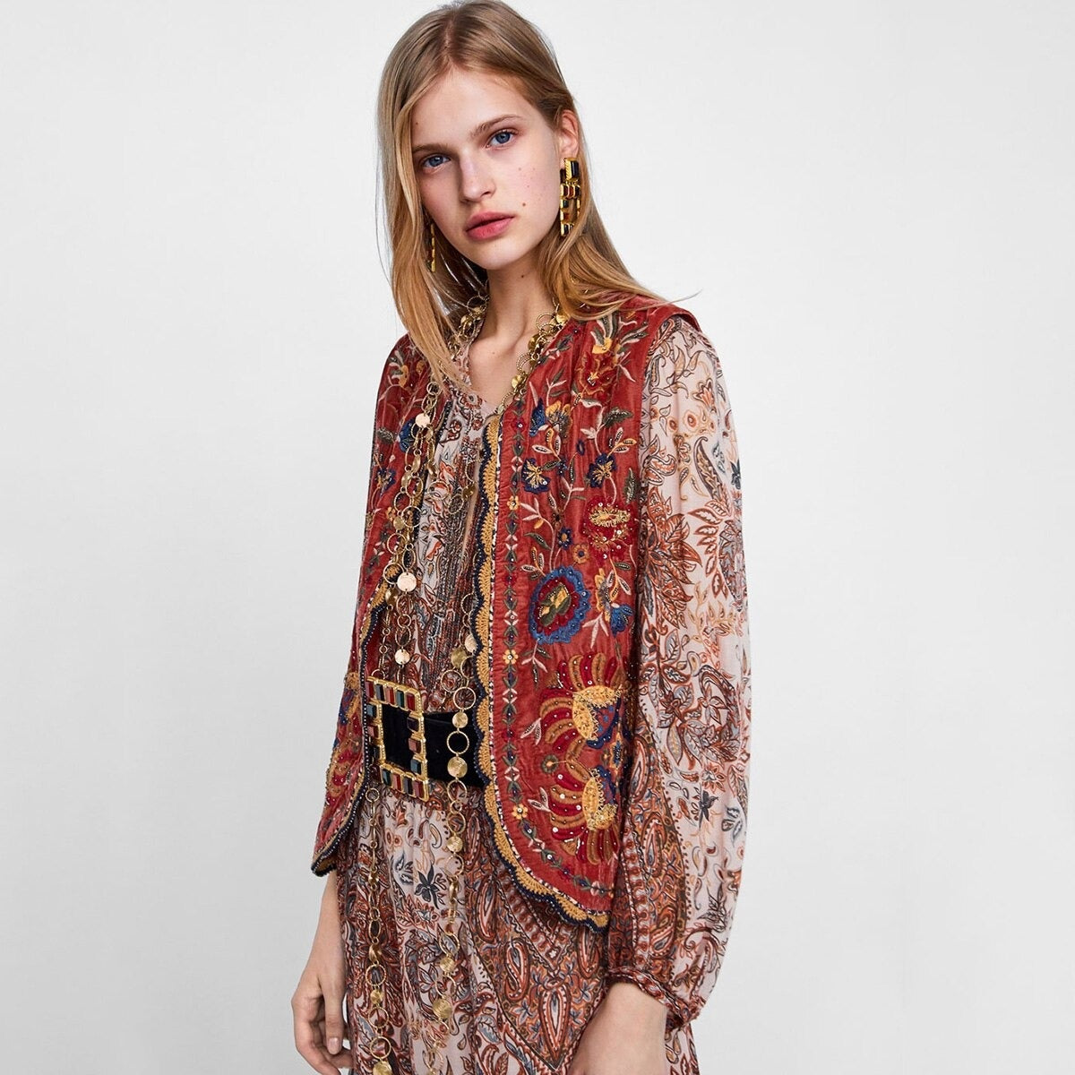 Abigail™ | Chaleco largo boho con estampado paisley y cuello de pico