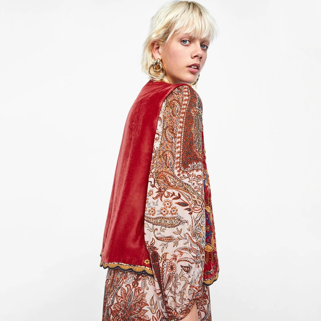 Abigail™ | Chaleco largo boho con estampado paisley y cuello de pico