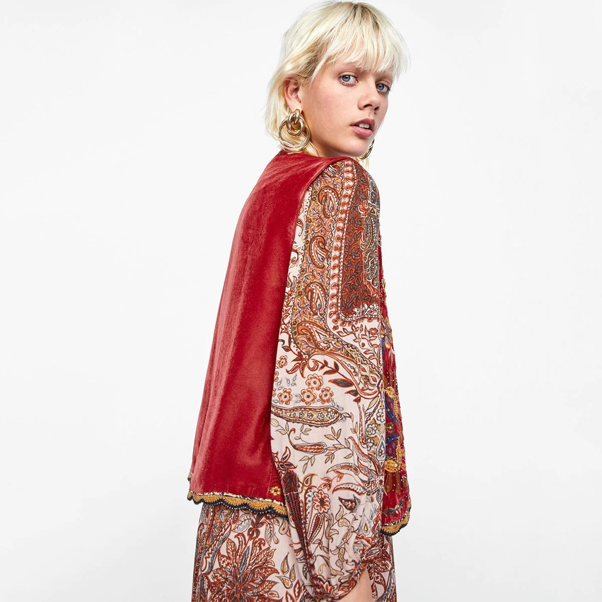 Abigail™ | Chaleco largo boho con estampado paisley y cuello de pico