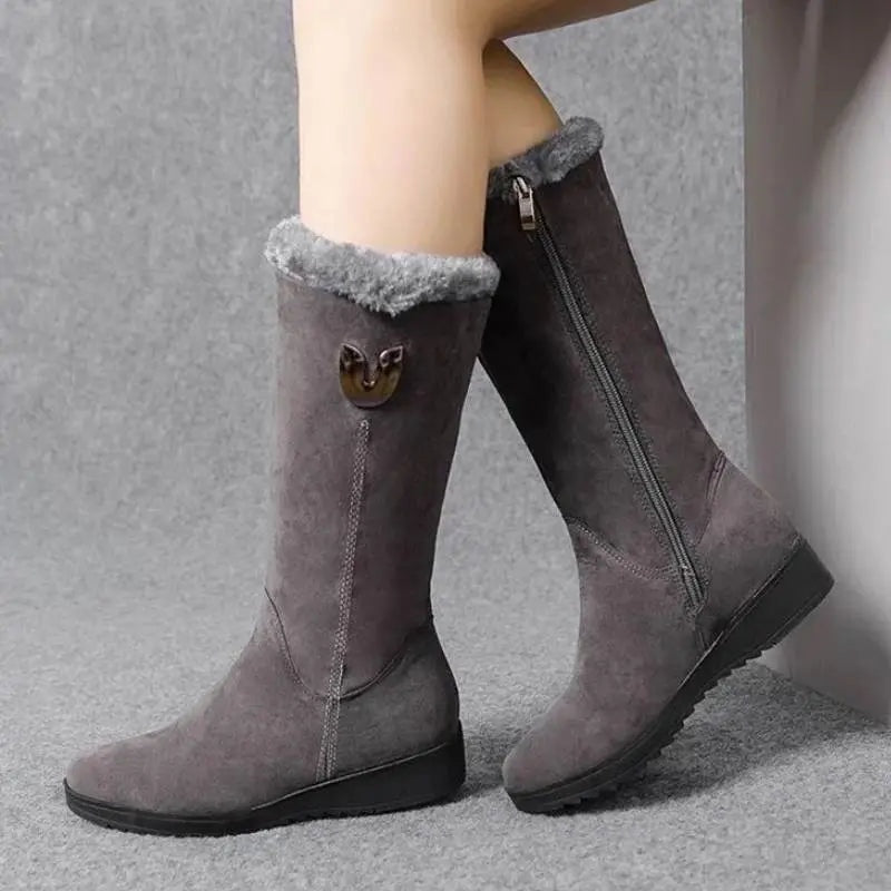 Whitney™ | Botas planas de ante con forro interior y caña media