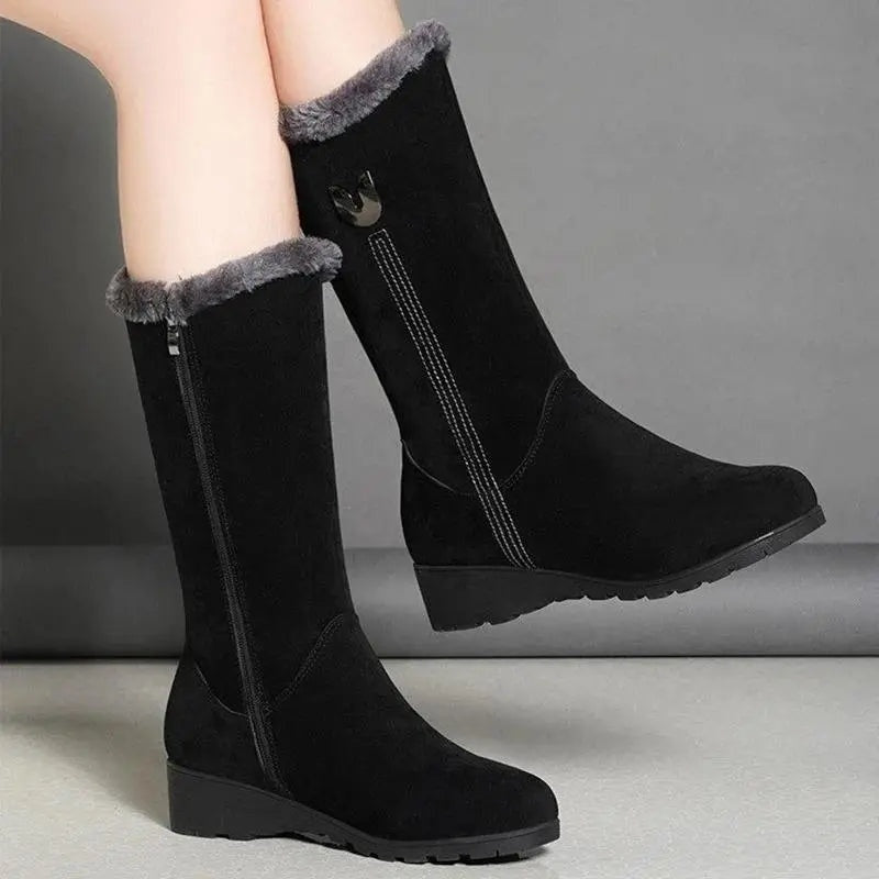 Whitney™ | Botas planas de ante con forro interior y caña media