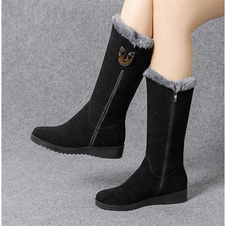 Whitney™ | Botas planas de ante con forro interior y caña media