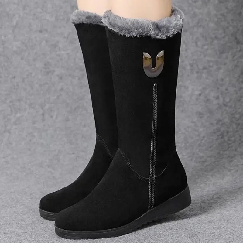 Whitney™ | Botas planas de ante con forro interior y caña media