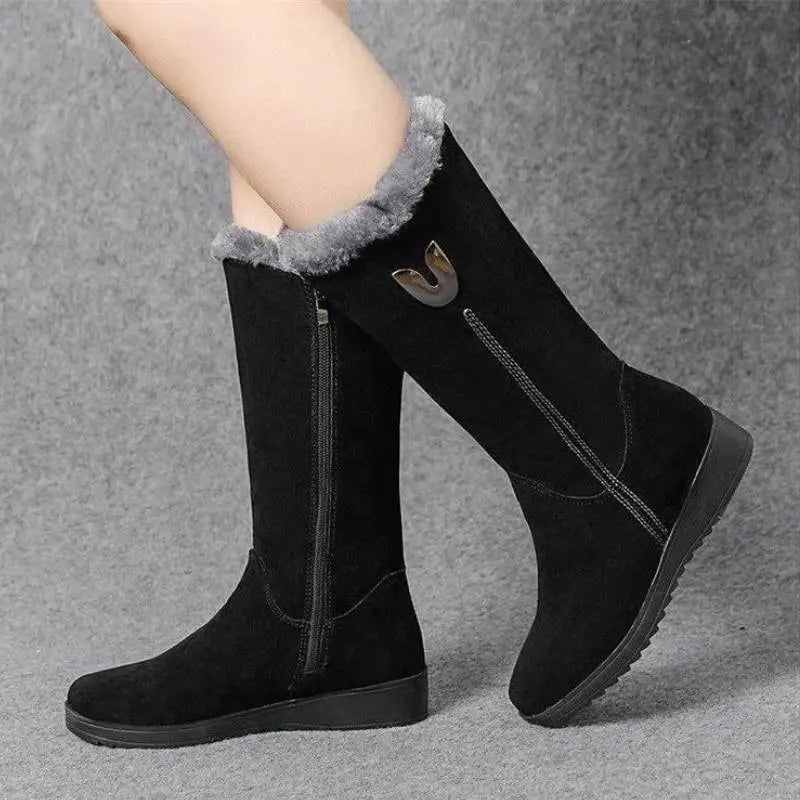 Whitney™ | Botas planas de ante con forro interior y caña media