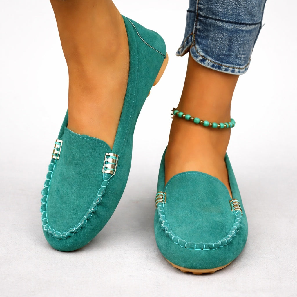 Julia™ | Mocasines planos de ante con detalle metálico