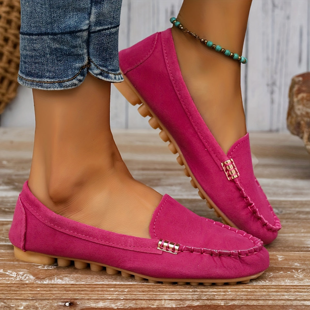 Julia™ | Mocasines planos de ante con detalle metálico