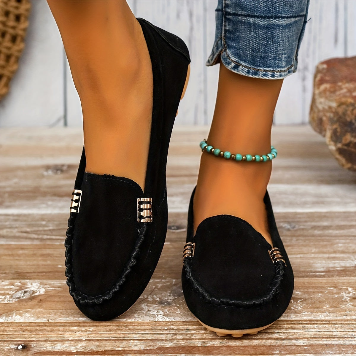 Julia™ | Mocasines planos de ante con detalle metálico