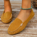 Julia™ | Mocasines planos de ante con detalle metálico