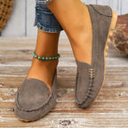 Julia™ | Mocasines planos de ante con detalle metálico
