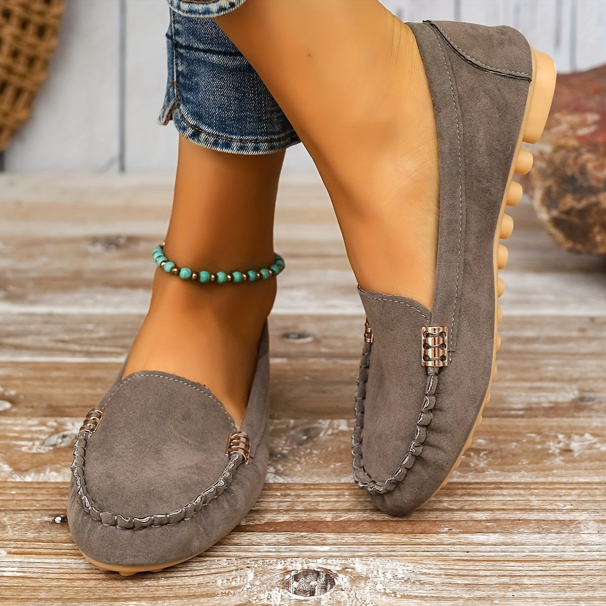 Julia™ | Mocasines planos de ante con detalle metálico