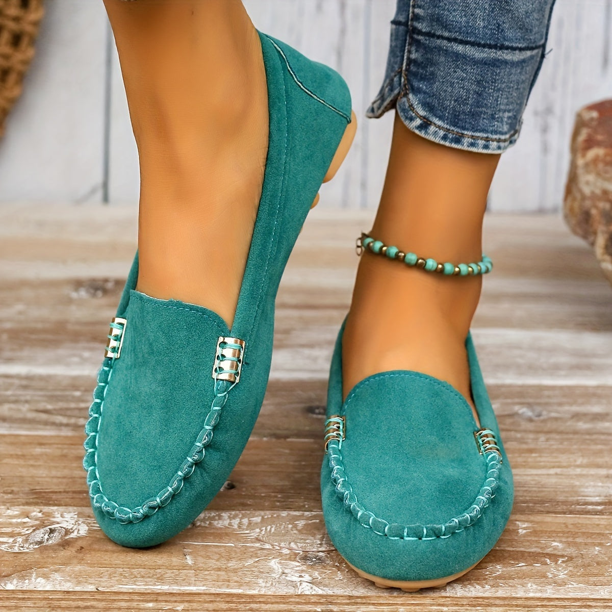 Julia™ | Mocasines planos de ante con detalle metálico