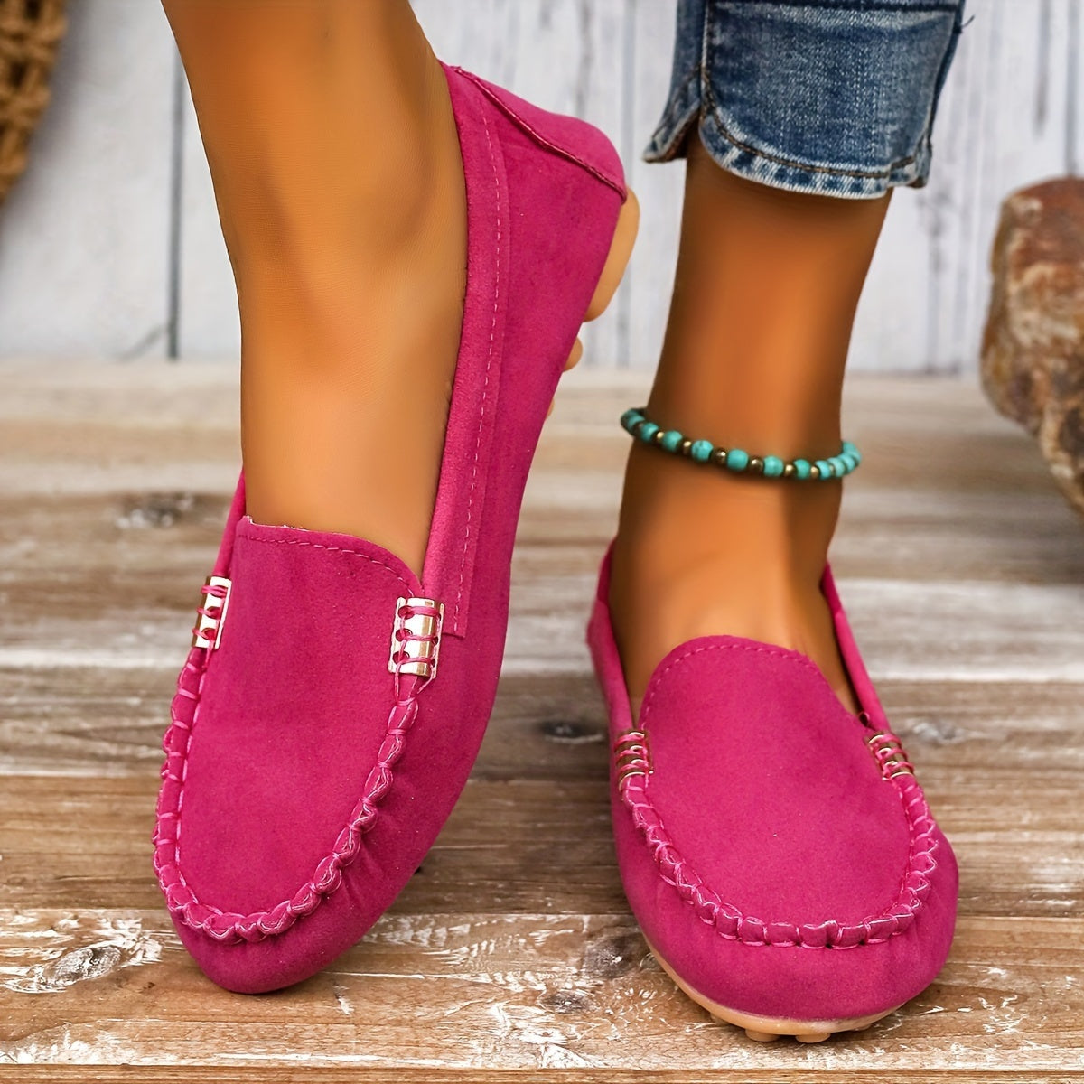Julia™ | Mocasines planos de ante con detalle metálico