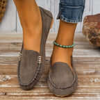 Julia™ | Mocasines planos de ante con detalle metálico