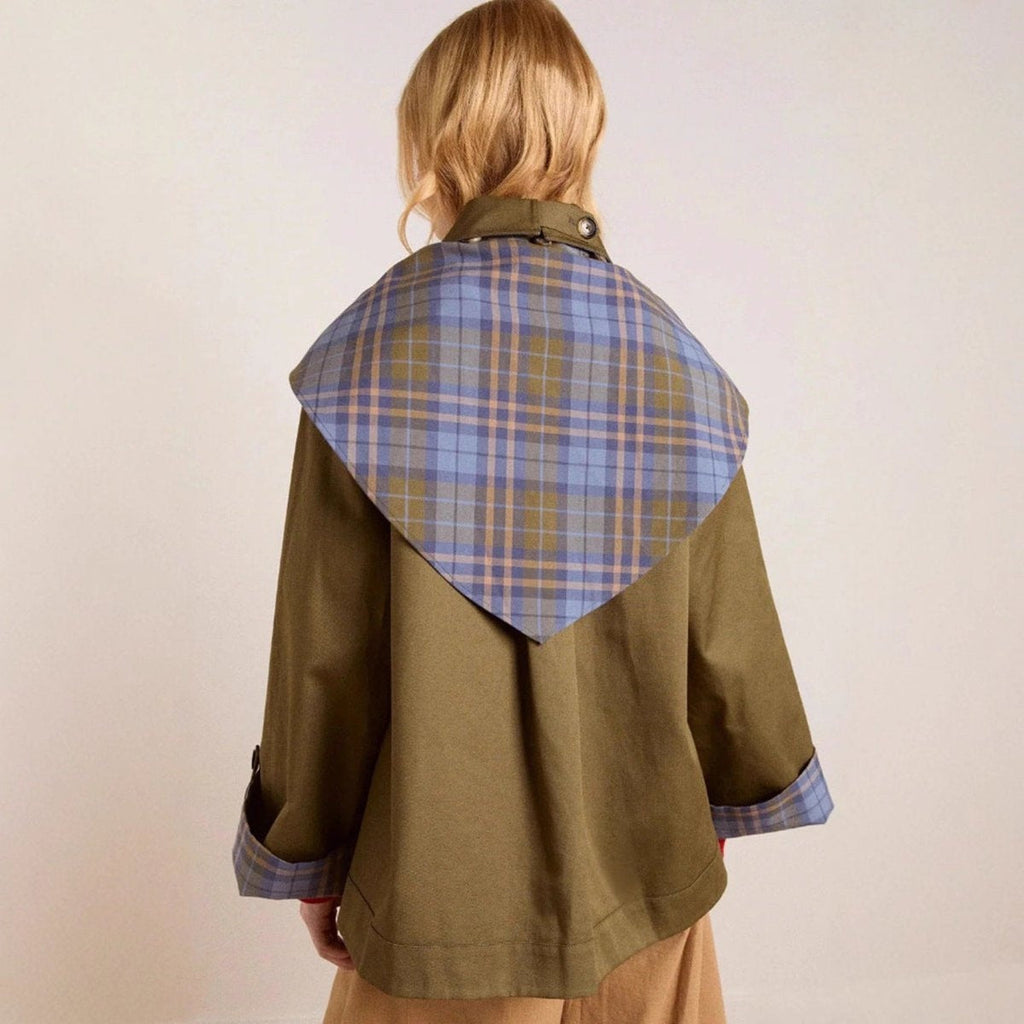 Zoe™ | Gabardina corta oversize con forro escocés y doble botonadura