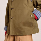 Zoe™ | Gabardina corta oversize con forro escocés y doble botonadura