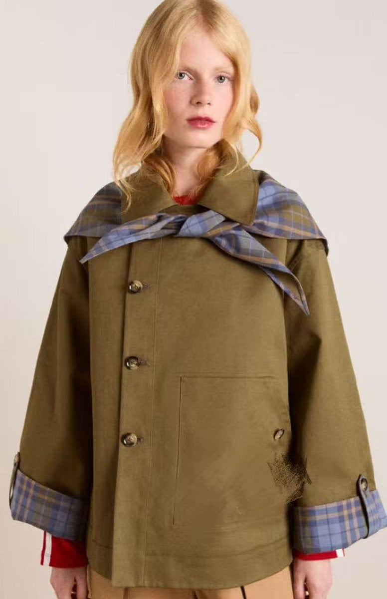 Zoe™ | Gabardina corta oversize con forro escocés y doble botonadura