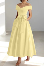 Bailey™ | Vestido midi de dama de honor con hombros descubiertos y cinturón