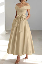 Bailey™ | Vestido midi de dama de honor con hombros descubiertos y cinturón
